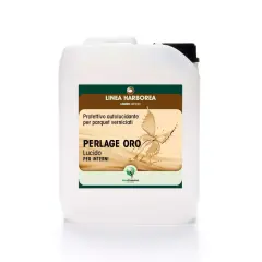 Bidone bianco con etichetta "Perlage Oro Lucido" per parquet. Il colore del prodotto è un dorato perlato, come una farfalla che emerge da una cascata.