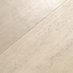 Superficie in pietra chiara, con texture irregolare, che appare satinato o opaco.