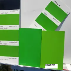 Campioni di colore con diverse tonalità di verde, tra cui il verde Kawasaki codice colore.