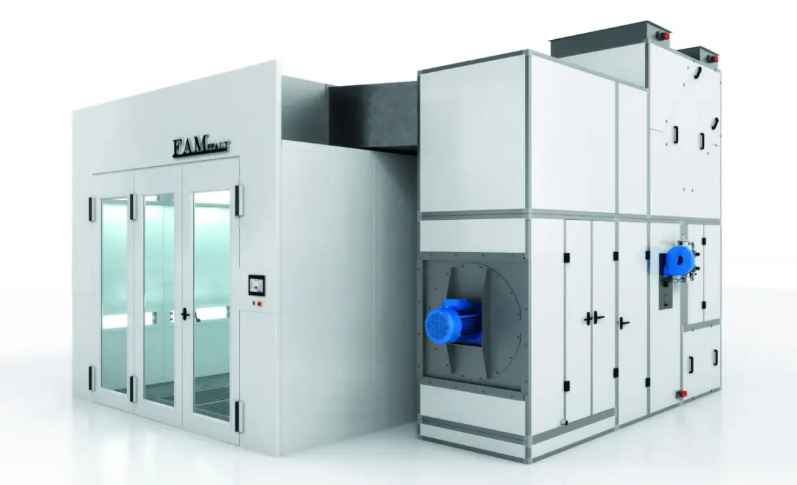 Cabina di verniciatura carrozzeria moderna, con porte in vetro, pannello di controllo e unità di ventilazione esterna.