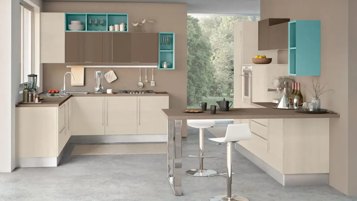 Cucina moderna con pensili color tortora e turchese, perfetti come idee pittura pareti cucina per un tocco di colore.