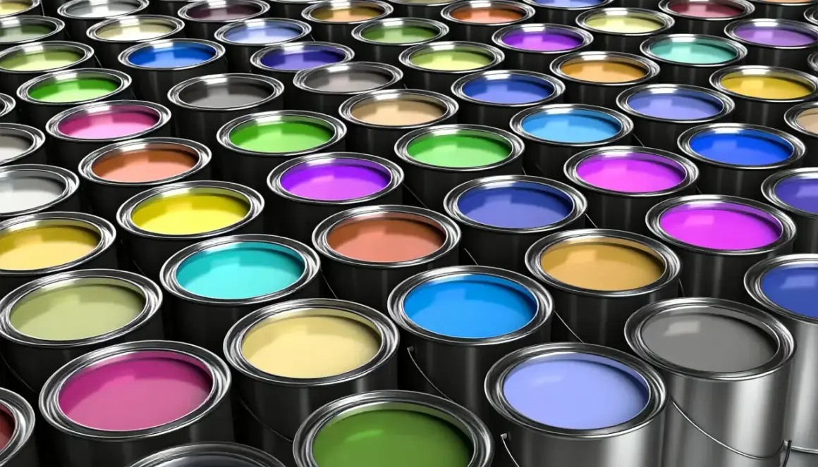 File di pittura colorata, pronti per coprire molti mq.