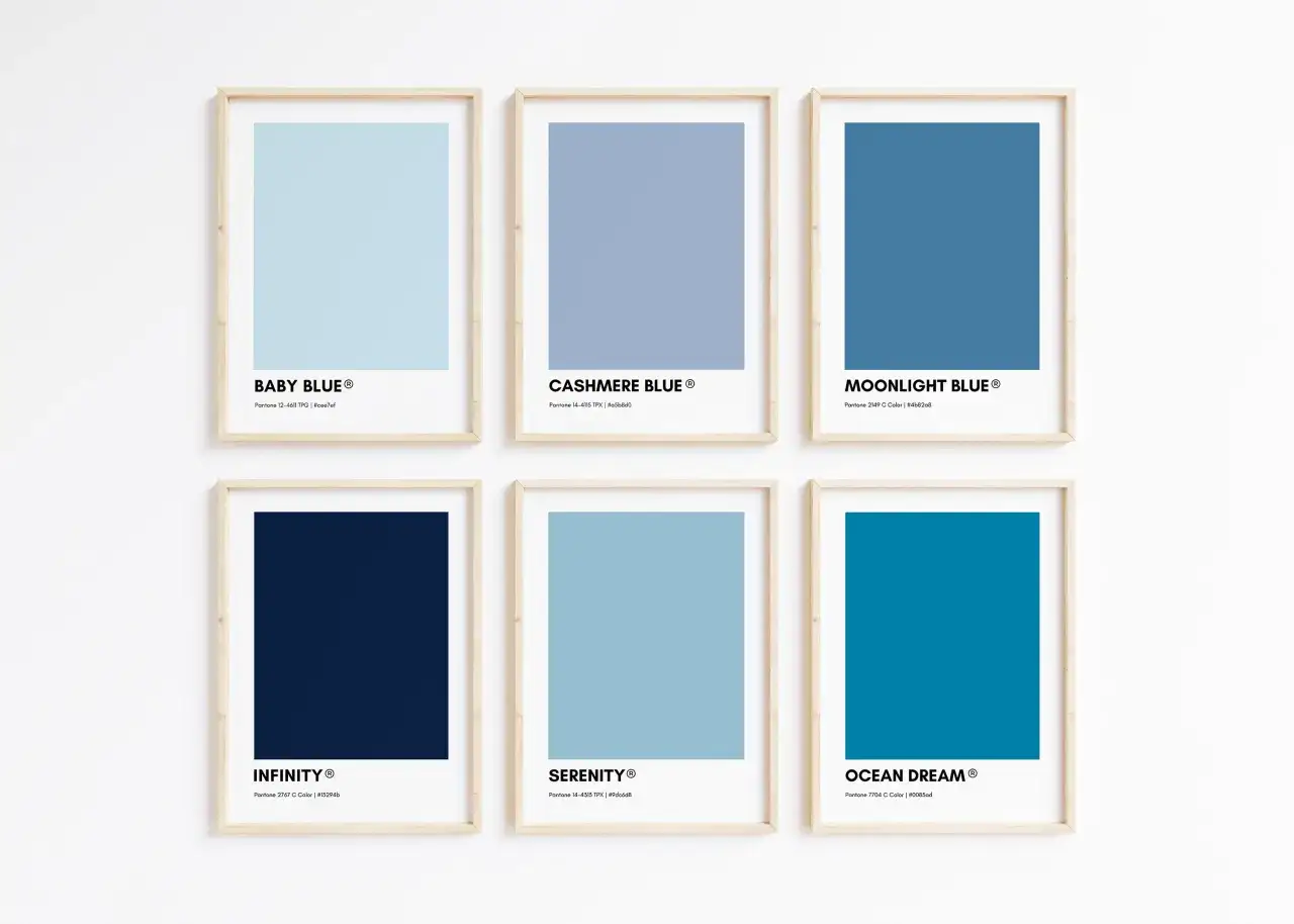 Sei quadri con campioni di colore, una tabella colori tonalità di blu pantone: Baby Blue, Cashmere Blue, Moonlight Blue, Infinity, Serenity, Ocean Dream.