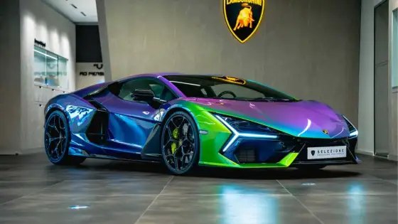 Glitter su una Lamborghini - vernice o wrap, cosa conviene davvero?